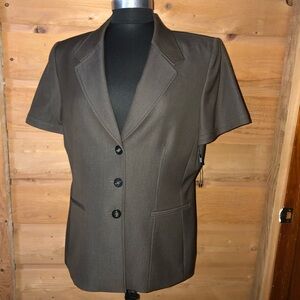 Tahari Arthur S. Levine 
Brown short sleeve 
Dress jacket
Fitted 
Size 14
NWOT